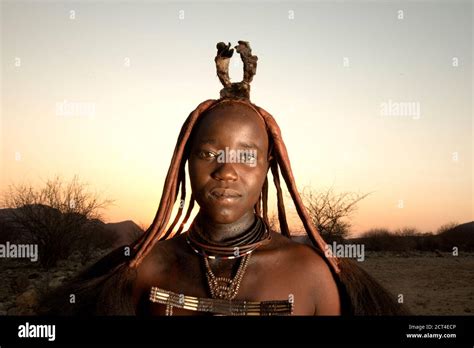Himba Tribe Fotos Und Bildmaterial In Hoher Auflösung Seite 7 Alamy