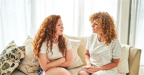 11 Signs Your Mother Is Controlling And Overbearing
