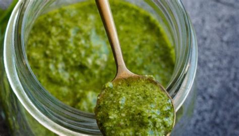 Maybe you would like to learn more about one of these? Pesto di radicchio verde e noci | Veloce e senza cottura