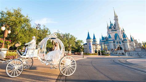 Disney World S Magic Kingdom Turns Away Guests On New Year S Eve