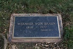 Wernher von Braun (1912 - 1977) | Famous graves, Vons, Grave marker