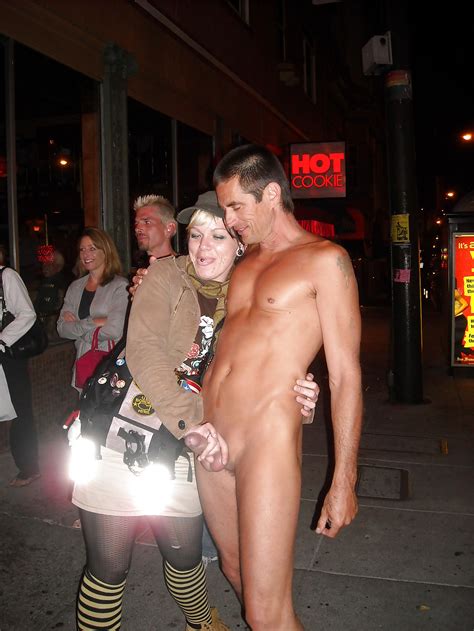 Guy Walks Nude In New Orleans Mardi Gras 50 Pics