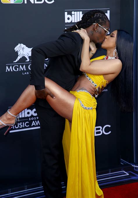 Cardi B And Offset Kiss At 2019 Billboard Music Awards Red Carpet At
