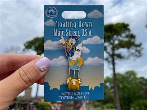 New Limited Edition Floating Down Main Street Usa Donald Duck Pin