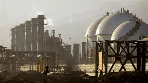 Iran To Build Oil Reservoirs Refineries In Venezuela