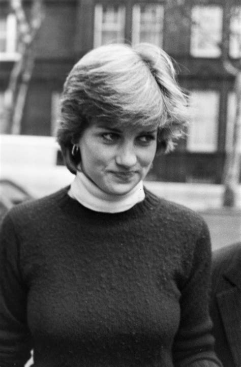 The Princess To Be In An Old Jumper Leaves Her London Flat Princess Diana Hair Princess Diana