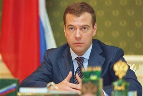 Dmitri anatolyeviç medvedev, 14 eylül 1965′de fizik profesörü bir baba ile rus edebiyatı profesörü bir anneden leningrad'da dünyaya geldi. Dmitri Medvedev Kimdir