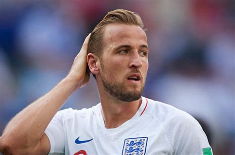 England's striking talisman and captain has barely looked back since the moment he scored his first senior goal kane was named as gareth southgate's skipper ahead of the 2018 world cup, having. World Cup 2018: England captain Harry Kane makes goals ...