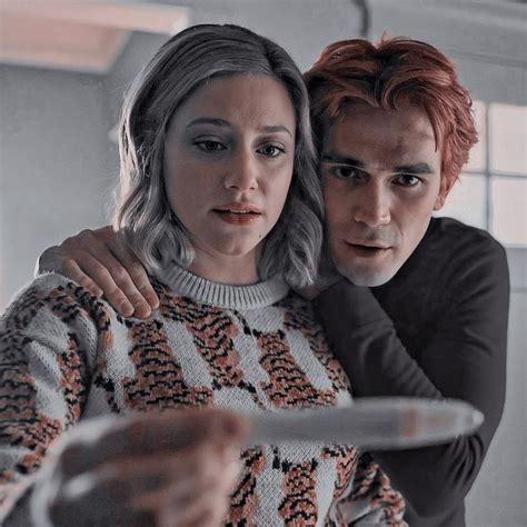 Show Riverdale Characters Archie Andrews And Betty Cooper Actors