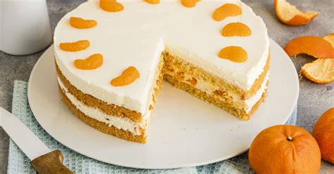 Ein anderes obst in entsprechender menge dazugeben und. Mandarinen-Quark-Torte - cremig-leichte Sommertorte | Die ...