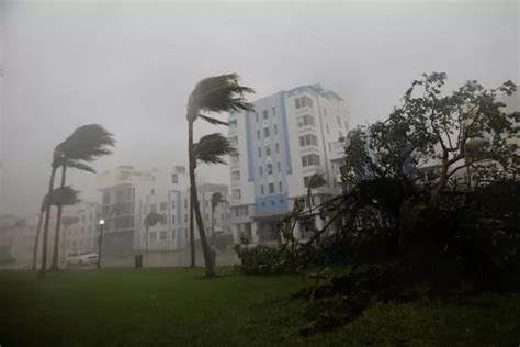 florida police warn people not to shoot at hurricane irma as tens of thousands declare interest