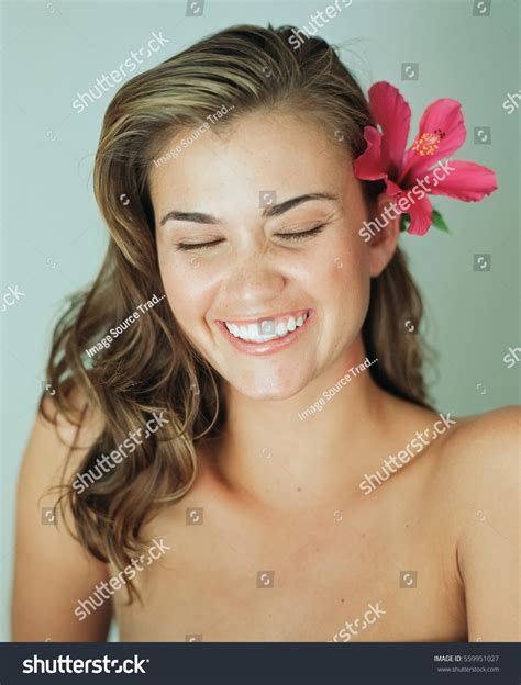 Nude Woman Wearing Flower Hair Stock Photo 559951027 Shutterstock
