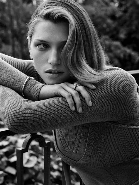 female models bot on twitter hana jirickova czech model born in 1991 for vogue japan