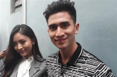 Foto natasha wilona hamil anak verrel bramasta. Gendong Anak Stefan William, Verrell Bramasta Siap Nikah ...