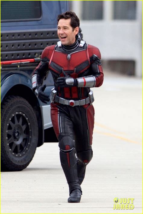 Paul Rudd Runs In Costume On The Set Of Ant Man And The Wasp First Look Photo 3972048