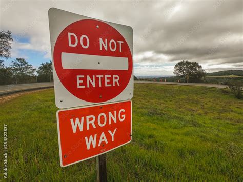 Do Not Enter Wrong Way Sign Us Plate Stock Photo Adobe Stock