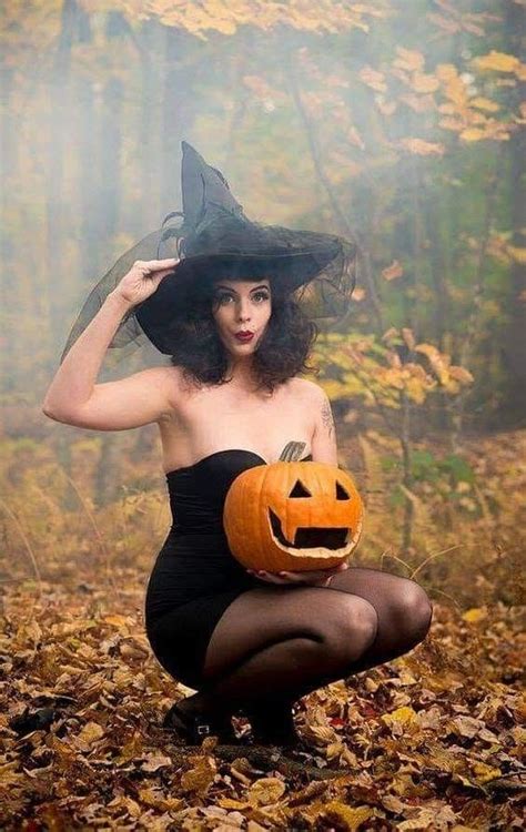 Pin By Jim Mcbriarty On Female Art In 2019 Halloween Photography