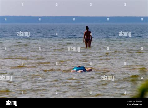 Obese Woman In Bikini Fotos Und Bildmaterial In Hoher Aufl Sung Alamy