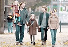 Kritik und Trailer zum Familiendrama "Eltern" mit Charly Hübner und ...