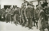 Fronte greco, gennaio 1941, prigionieri italiani in coda per il rancio ...