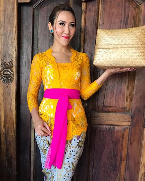 √ 30 model kebaya bali modern brokat kombinasi terbaru