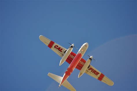 Cal Fires Grumman S 2 Air Tankers Perform Aerial Acrobatics While