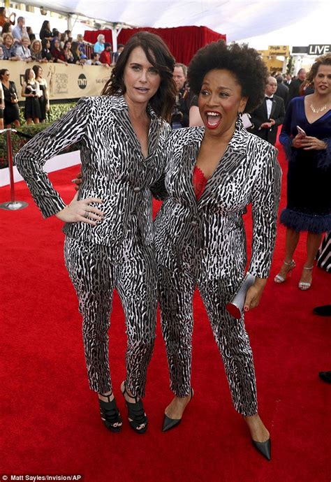 Sag Awards Amy Landecker And Jenifer Lewis In Same Outfit Daily Mail