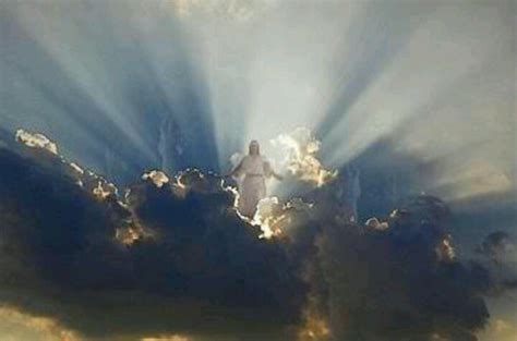 Jesus Coming In The Clouds Pictures Jesus Daily Jesus We Praise