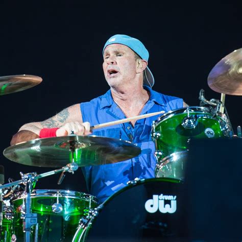 Dnes Oslavuje Okrúhlych 60r Chad Smith Bubeník Red Hot Chili Peppers RÁdio Rock Sv