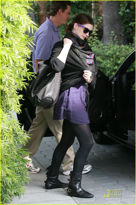 Anne Hathaway Pretty In Purple Photo 2425436 Anne Hathaway Pictures Just Jared