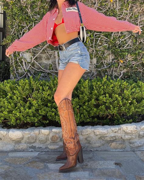 Sophie Turners Cowboy Boots Are Surprisingly Versatile