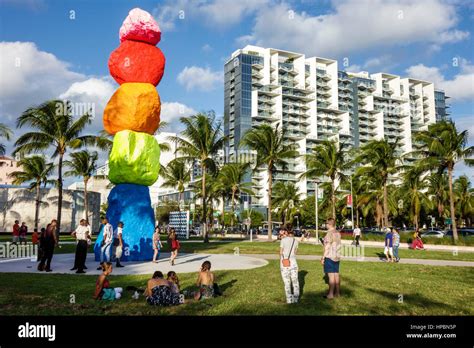 Florida Southmiami Beachcollins Parkart Baselart Artwork Fair