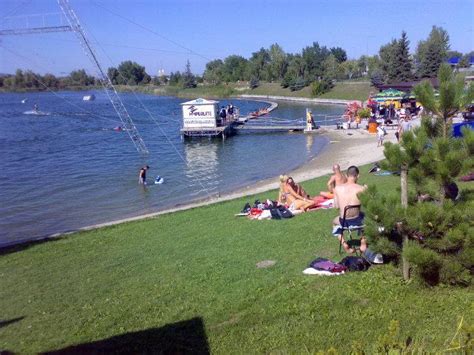 Que ce soit pour petits et grands, débutants ou avancés, le club est ouvert à tous. OMSZK-i tó, wakeboard pálya - Omszk Wake Centrum
