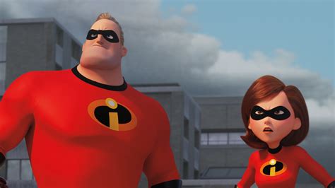 the incredibles 2 first full trailer is here and mr incredible is a super stay at home dad