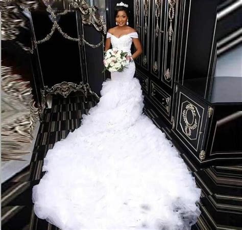2021 Luxury White Mermaid Wedding Dresses Off The Shoulder Lace Tiers