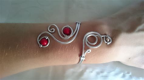 Bracelet N Bijoux Fantaisie En Fil Aluminium Argent Et Rouge Bracelet Par Mandy Fantaisie