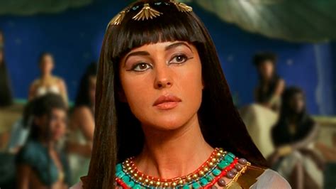Самая красивая Клеопатра в этом провальном фильме снялась актриса даже красивее Беллуччи