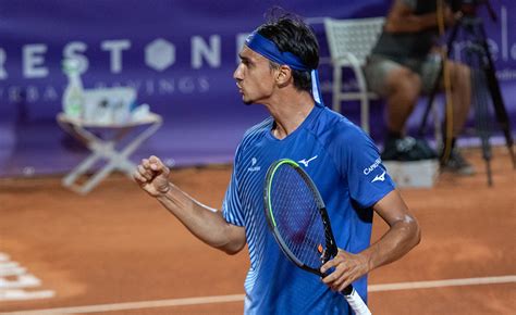Lorenzo started playing tennis at the age of 11, encouraged by his father giorgio and his coach gipo arbino, who still supports him today. Atp Vienna 2020, Lorenzo Sonego in finale: quanto guadagna ...