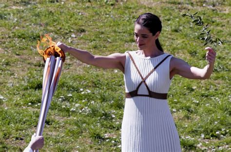 Coronavirus Shadows Lighting Of Olympic Torch In Greece Los Angeles Times