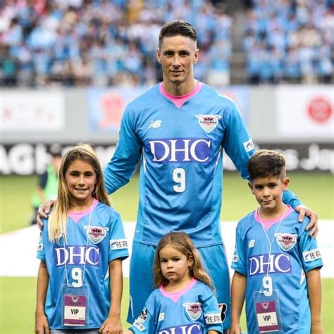 Fernando Torres With His Children Sagan Tosu Fernando Torres Sagan
