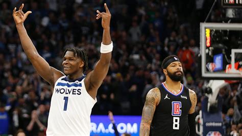 Edwards Russell Carry Wolves Past Clippers In Play In Game Abc7 Los