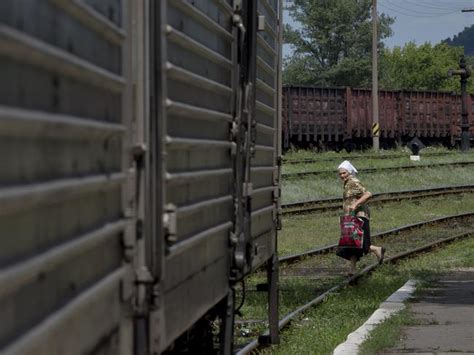 mh17 rebels reportedly move bodies of crash victims into refrigerated rail carriages as