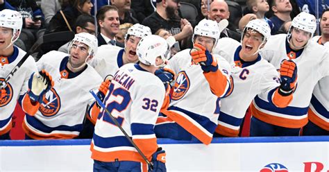 Kyle MacLean Back Up With Islanders For Second NHL Stint After Casey Cizikas Injury The Hockey