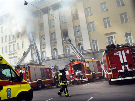 Fire Rages At Russian Defense Ministry Building In Moscow Cbs News