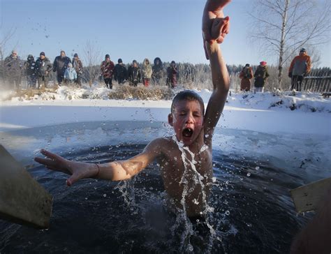 Belarus An Icy Plunge For Orthodox Christians Pictures Cbs News