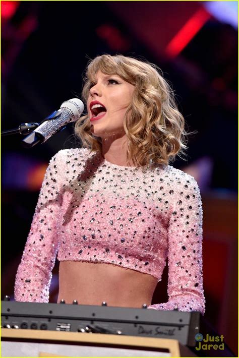 taylor swift s iheartradio music festival 2014 performance video watch now taylor swift