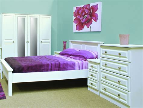 Featuring two sets of four drawers positioned side by side, this modern piece of furniture offers plenty of room for folded clothes. Avoca Bedroom Range - Kingsbury Furniture