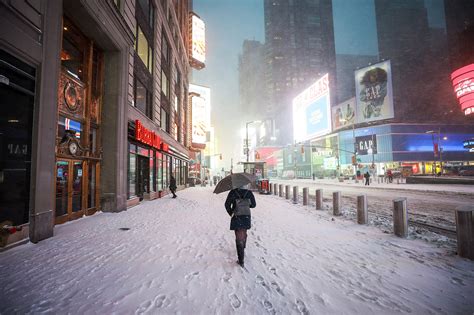 New York Snowfall Wraps Up After Storm Snarls Transportation Bloomberg