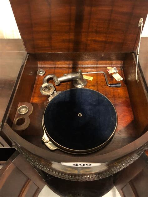 ANTIQUE GRAMOPHONE - Able Auctions