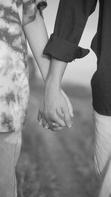 download wallpaper 800x1420 couple hands love romance black and white bw iphone se 5s 5c 5